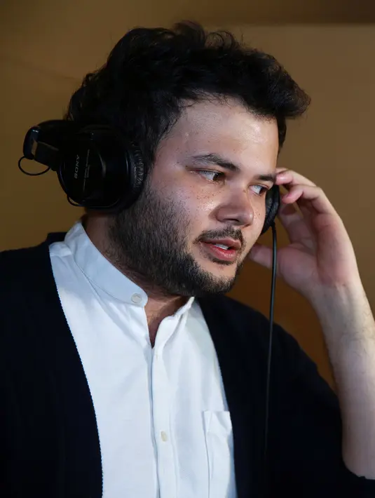 "Genre ini pop. Seperti projek saya sebelumnya, ini langkah berikutnya dari saya. Sebelumnya saya udah bilang ingin melebarkan musik ga hanya dangdut. Ini yang saya lakukan setelah Moving On.” jelas pria brewok ini. (Deki Prayoga/Bintang.com)