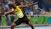 Pelari Jamaika, Usain Bolt, meraih medali emas pada nomor 200 meter Olimpiade Rio de Janiero 2016, Kamis (18/8/2016) atau Jumat pagi WIB. (AP Photo/David J. Phillip)