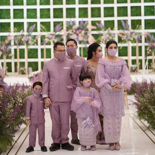 6 Potret Kedekatan Ashanty dan Krisdayanti di Acara Lamaran Aurel Hermansyah