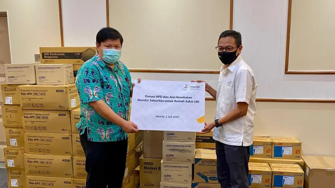 Mandiri Sekuritas menyalurkan 2.500 APD dan alat kesehatan ke Rumah Sakit Hermina dan RSU UKI. (Dok Mandiri Sekuritas).