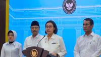 Menteri Keuangan Sri Mulyani dalam konferensi pers usai rapat bersama Presiden Prabowo di Kantor Presiden Jakarta, Senin (2/6/2025). (Liputan6.com/Lizsa Egeham)