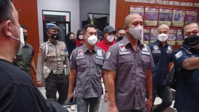 Pengacara NR dan AB Protes Ada Polisi Bawa Senjata Saat Pengembangan Kasus Narkoba Kliennya - Vimarsana News