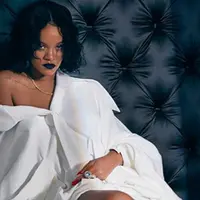 Belakangan nama Rihanna memang sedang tersorot masyarakat soal kisah cintanya dengan seorang milyarder asal Saudi Arab, Hassan Jameel. Kabar terbaru menyiarkan saat ini Rihanna sedang mengandung, benarkah? (Instagram/rihannadaily)