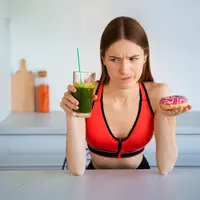 Mengurangi asupan gula kini jadi salah satu tren kesehatan yang banyak dipilih untuk menjaga tubuh tetap bugar dan mengurangi risiko penyakit kronis. (foto/dok: freepik)