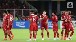 Ekspresi pemain timnas Indonesia usai laga lanjutan kualifikasi Grup A Piala AFF 2022 melawan Thailand di Stadion Utama Gelora Bung Karno, Jakarta, Kamis (29/12/2022). Laga berakhir imbang 1-1 meski Indonesia sempat unggul lewat gol yang dicetak Marc Anthony Klok lewat titik putih. (Liputan6.com/Helmi Fithriansyah)