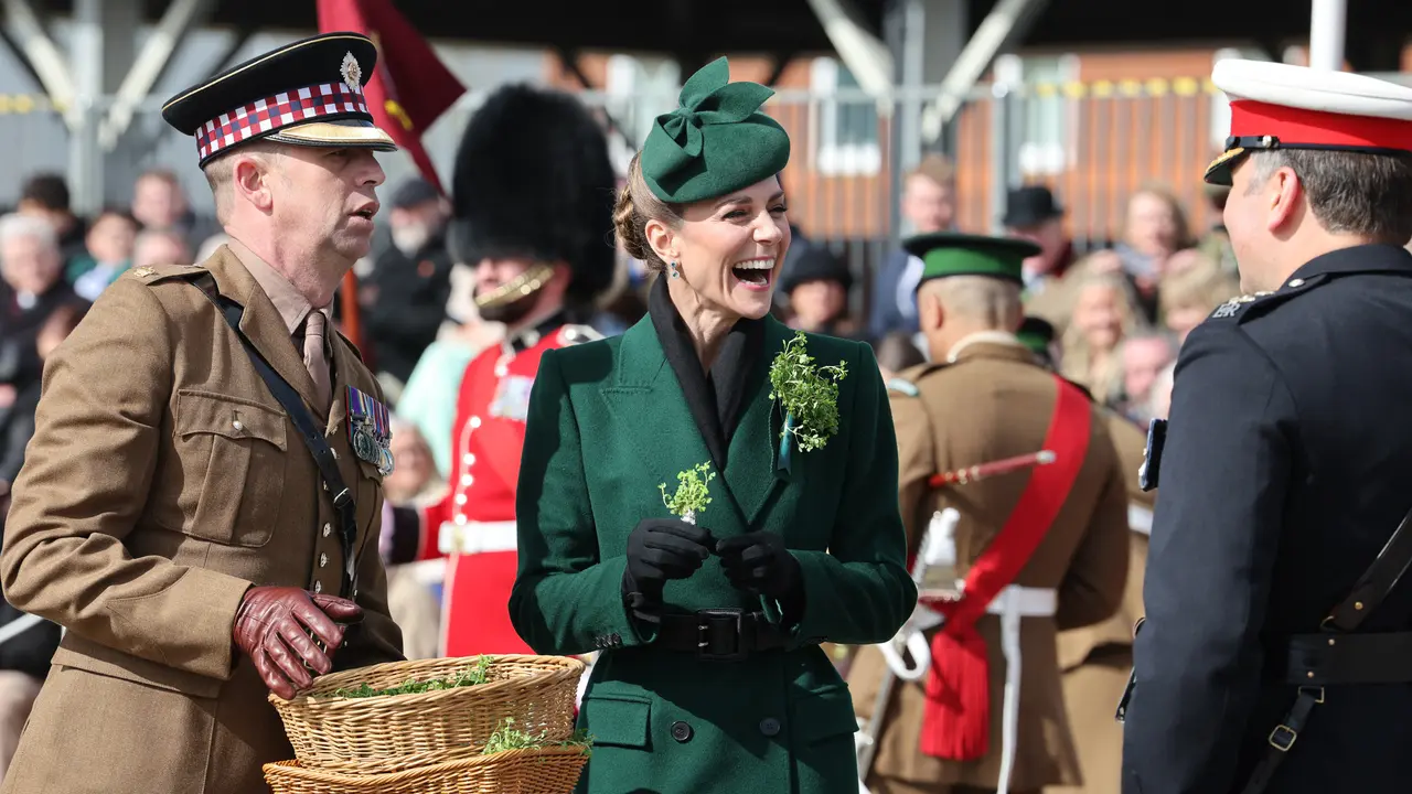 Kate Middleton Pimpin Upacara Militer dengan Mantel Hijau 14 Tahun Lalu, Sanggul Kepangnya Penuh Arti