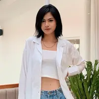 Sebagai publik figur, Hana Saraswati tentu memikirkan penampilannya. Seperti di keseharian, ia lebih sering tampil santai dengan gaya kasual. Meski terkesan simpel, wanita kelahiran 3 Desember 1996 ini tetap stylish.  
(Liputan6.com/IG/@hanahaho)