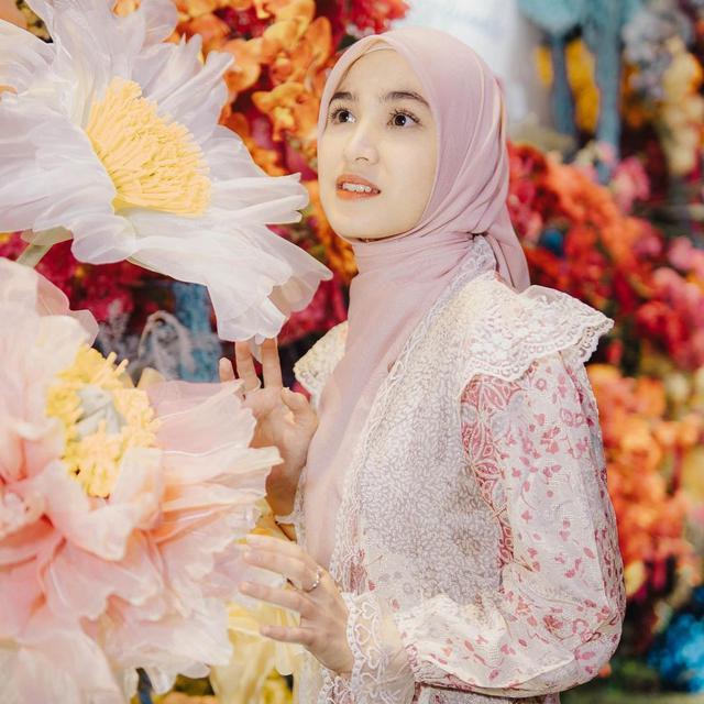 6 Potret Cut Syifa Rayakan Anniversary Fans, Dikira Netizen Gelar Lamaran
