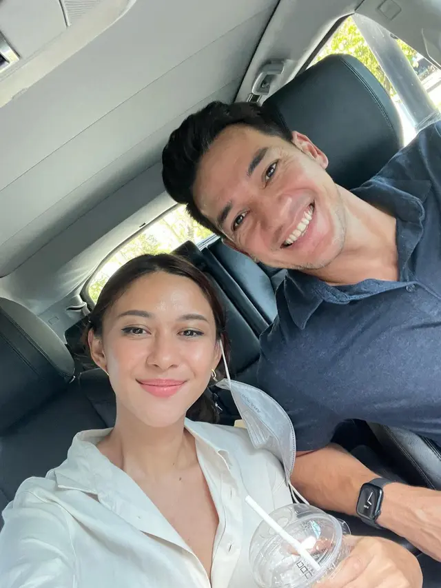 Bak Pengantin Baru, Ini 7 Potret Nana Mirdad dan Andrew White yang Selalu Mesra