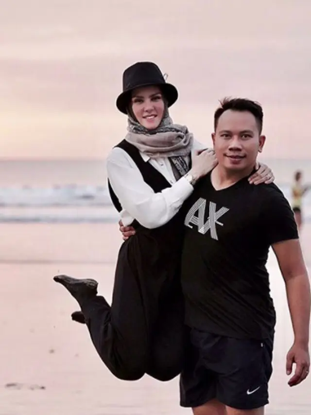 [Bintang] Vicky Prasetyo dan Angel Lelga