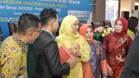 Ketua Ikatan Keluarga Alumni (IKA) Universitas Airlangga (Unair) Khofifah Indar Parawansa dalam acara Yudisium Fakultas Hukum Unair di Surabaya, Jum'at (9/8/2024). (Ist).