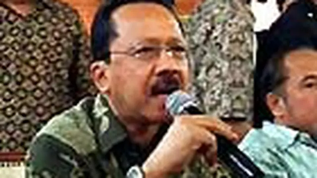 Dinyatakan sebagai pihak yang bertanggung jawab dalam peristiwa berdarah di makam Mbah Priok, Gubernur DKI Jakarta Fauzi Bowo enggan berkomentar. 