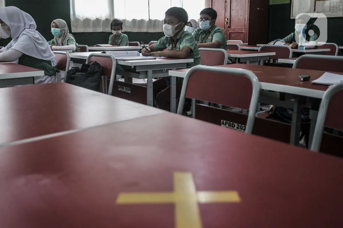 Siswa SD di Bekasi Kembali Sekolah Tatap Muka