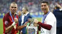 Pepe dan Cristiano Ronaldo (Reuters)