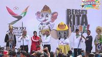 Menteri Pemuda dan Olahraga (Menpora) RI Zainudin Amali (tengah) dengan didampingi Ketua Umum KONI Pusat Marciano Norman (kedua kiri) meluncurkan maskot, logo, dan tagline PON 2024 khusus wilayah Aceh&nbsp;di Lapangan Blang Padang, Banda Aceh, pada Sabtu (28/1/2023). (Dok. Youtbe Media Center Aceh)