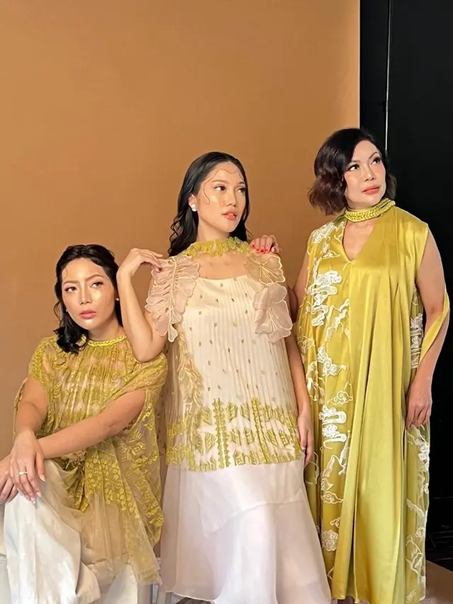 Sinergi, Cerminan Hubungan Erat Ibu dan Anak dalam Sebuah Koleksi Busana