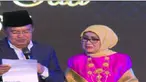 Tampak hadir pula Mendagri Tjahjo Kumolo, Menteri Pertahanan Ryamizard Ryacudu, Menteri Kominfo Rudiantara, Panglima TNI dan Kapolri. 