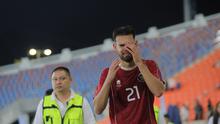 Striker Timnas Indonesia U-22, Jens Raven, menangis setelah timnya gagal ke semifinal SEA Games 2022. (Bola.com/Bagaskara Lazuardi)