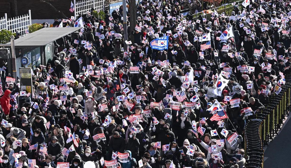 Ribuan pendukung Presiden Yoon Suk Yeol kembali berunjuk rasa dan memenuhi ruas jalan utama ibu kota. (JUNG YEON-JE/AFP)
