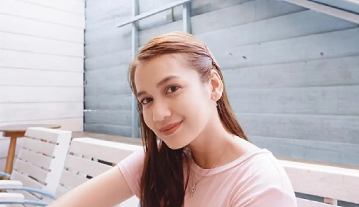 Claudia Annisa atau yang lebih dikenal dengan sebutan Dea imut ini, sekarang semakin cantik. (Liputan6.com/IG/deaaannisa)