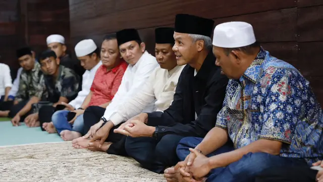 Gubernur Jawa Tengah Ganjar Pranowo, sowan ke kediaman Tuan Guru Babussalam Besilam, Syekh Zikmal Fuad Mursyid yang berada di Kecamatan Padang Tualang, Kabupaten Langkat. (Istimewa)