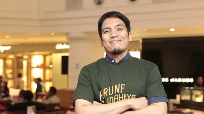 Desta Dan 3 Artis Yang Menjadi Penyiar Radio Lifestyle Fimela Com