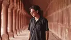 Adipati sering mengunggah foto liburan di akun Instagram pribadinya. Gaya santai dan kasual lebih sering digunakan oleh aktor kelahiran 1991.(Liputan6.com/IG/adipati)