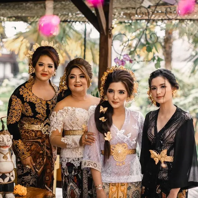 6 Momen Sarah Menzel dengan Keluarga Azriel Hermansyah, Sudah Akrab