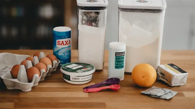 Pakaian Putih Menguning