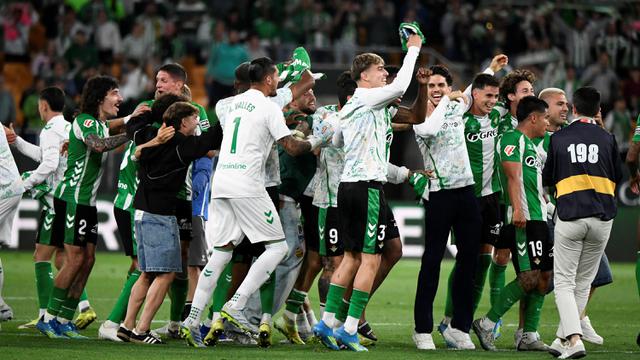 Foto: Suka Cita Skuad Real Betis Setelah Dipastikan Tampil di Liga Champions Musim Depan, Akhiri Penantian 21 Tahun