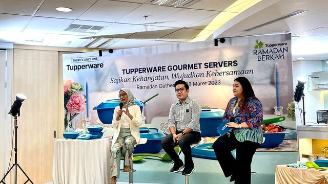 Tupperware Gourmet Servers