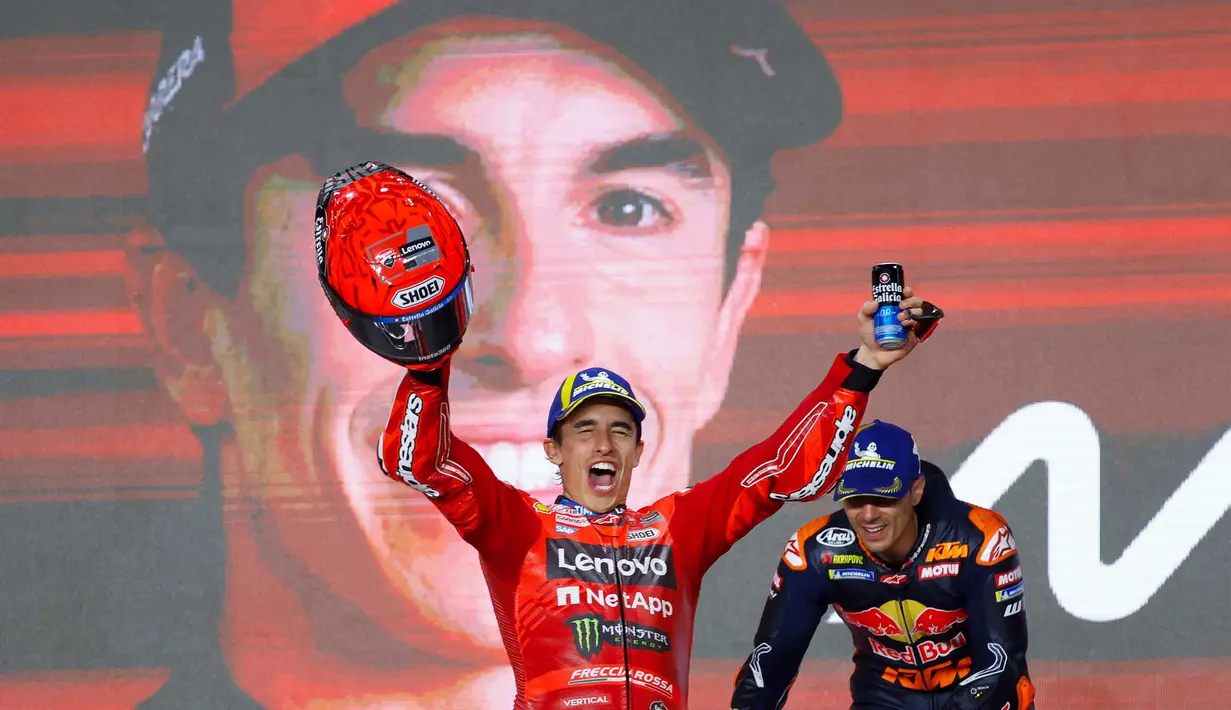 Kemenangan ini sekaligus merebut posisi puncak klasemen sementara MotoGP 2025. (Karim JAAFAR/AFP)