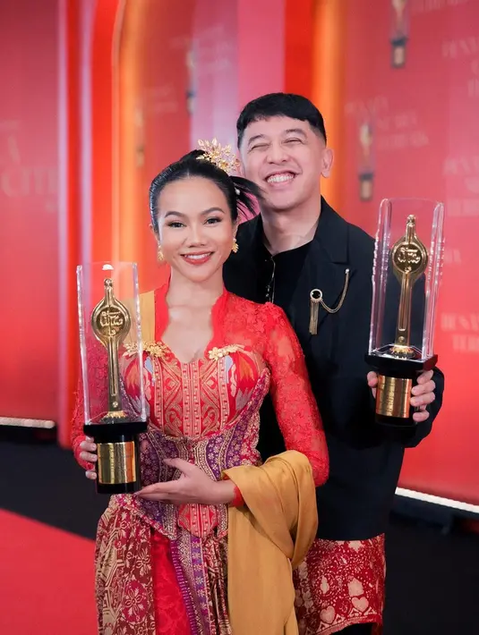 Sebelumnya, melalui akun Instagram, Yura Yunita diketahui berhasil mendapatkan penghargaan di Anugerah Musik Indonesia. Dirinya berhasil mendapatkan penghargaan di AMI sebagai Artis Solo Wanita Pop Terbarik 2023. (Liputan6.com/IG/@yurayunita)