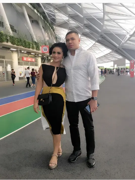 KD mengaku dalam awal pernikahan, pasangan ini banyak mendapatkan tekanan. (Instagram/@raullemos06)