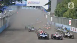 Seri 10 GulaVit Jakarta E-Prix 2023 dimenangkan oleh pembalap TAG Heuer Porsche Formula E Team, Pascal Wehrlein, dengan catatan waktu 42 menit 21,995 detik.  (merdeka.com/Iqbal S. Nugroho)