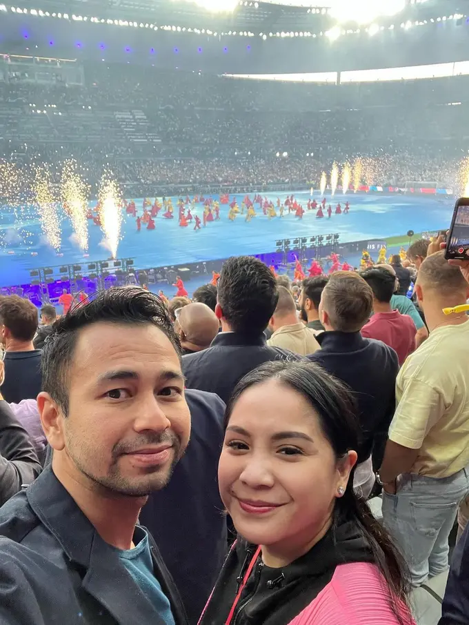 7 Momen Raffi Ahmad dan Nagita Slavina Nonton Final Liga Champions 2022, Seru Abis