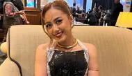 Sisca Saras Bicara Soal Keseimbangan Karier dalam Musik dan Akting