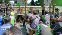 Pengemudi Ojol Curhat ke Polisi, Banyak Penumpang Enggan Pakai Helm