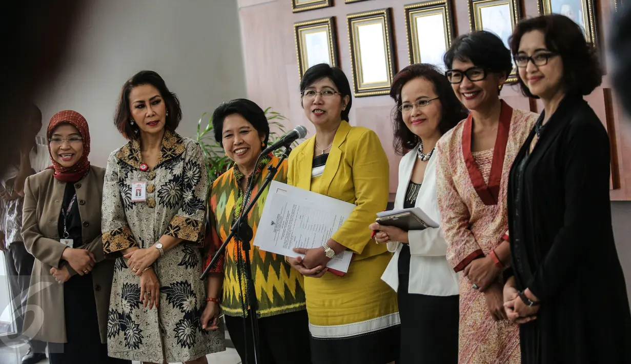 Panitia Seleksi (Pansel) calon pimpinan KPK mengumumkan perpanjangan waktu masa pendaftaran calon Pimpinan KPK di Gedung Sekretariat Negara, Jakarta, Selasa (23/6/2015). (Liputan6.com/Faizal Fanani)