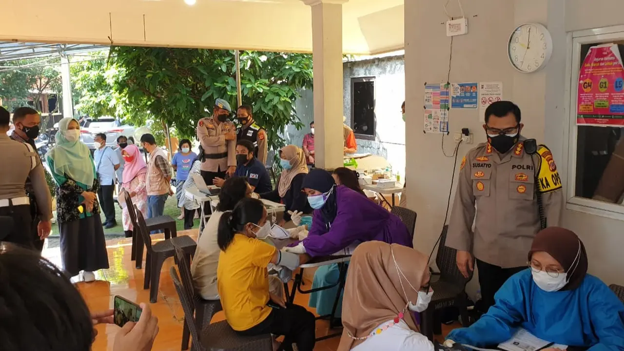 Suasana vaksinasi Covid-19 di salah satu wilayah di Kota Bogor