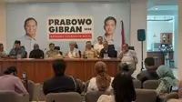 Tim Kampanye Nasional (TKN) Prabowo Subianto-Gibran Rakabuming Raka mengumpulkan sejumlah aktivis 98 jelang debat capres-cawapres, Senin (11/12/2023). (Liputan6.com/Ady Anugrahadi)