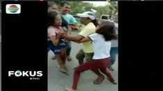 Viral, dua gadis di Ambon, Maluku, baku hantam di jalan diduga rebutan pacar.
