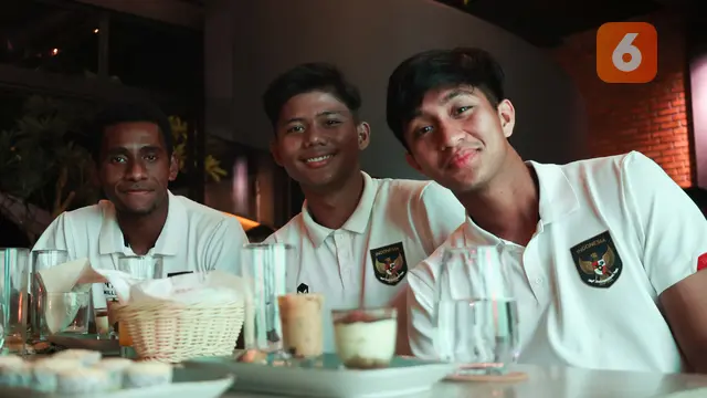 Foto: Dari Dag-Dig-Dug Hingga Tersenyum,Ekspresi Bima Sakti dan Pemain Timnas Indonesia U-17 saat Nobar Drawing Piala Dunia U-17 2023