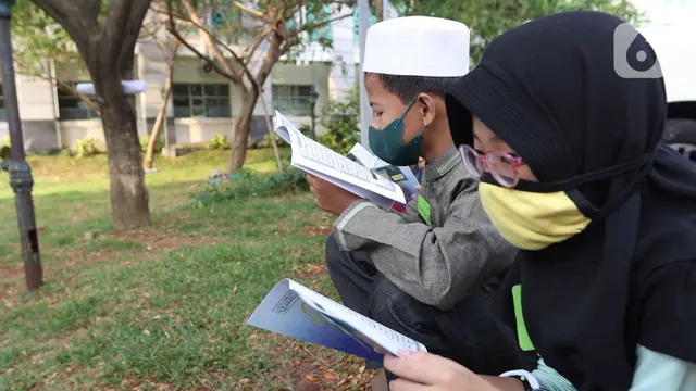 Menunggu Waktu Berbuka Puasa di Masjid Raya Jakarta Islamic Center