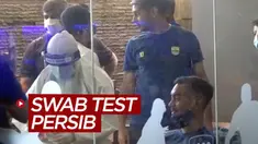 Berita video Persib Bandung menjalani swab test berkala karena terus bersiap untuk lanjutan Shopee Liga 1 2020.