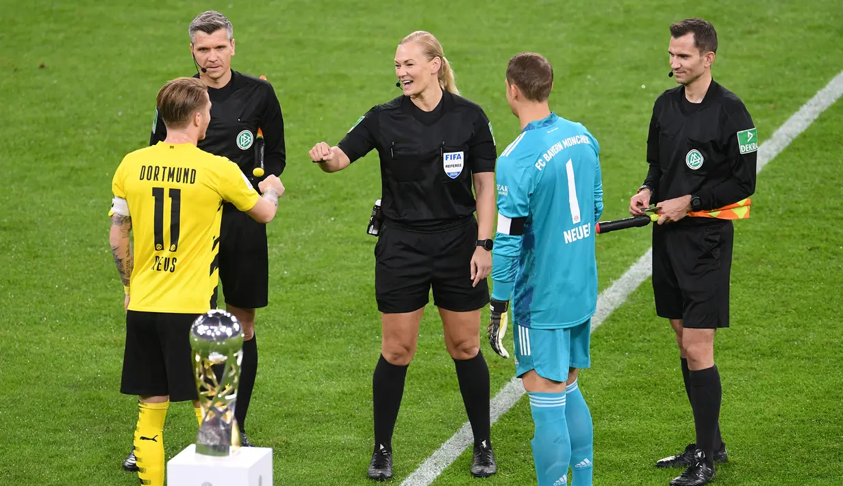 Bibiana Steinhaus memutuskan pensiun pada tahun 2020. Laga terakhir yang dipimpinnya yaitu final Piala Super Jerman antara Bayern Munich melawan Borussia Dortmund pada 30 September 2020. (AFP/Andreas Gebert)