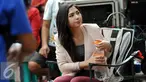 Jessica Mila istirahat sejenak saat syuting sinetron Ganteng-Ganteng Serigala di kawasan Buperta Cibubur, Jakarta, Rabu (22/7/2015). (Liputan6.com/Panji Diksana) 