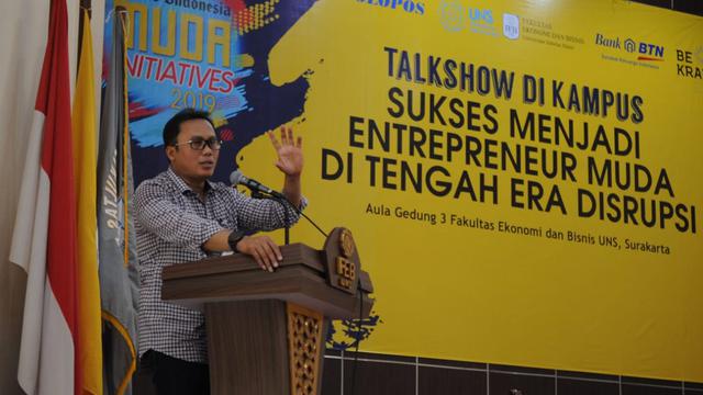 Direktur Strategic Human Capital BTN Yossi Istanto saat memberikan kuliah umum di Universitas Sebelas Maret (UNS) di Surakarta.