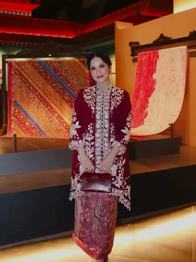 Potret Kebaya Annisa Pohan
