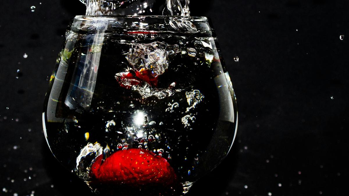 4 Makanan Tinggi Cairan yang Membantu Tubuh Tetap Terhidrasi saat Musim Panas